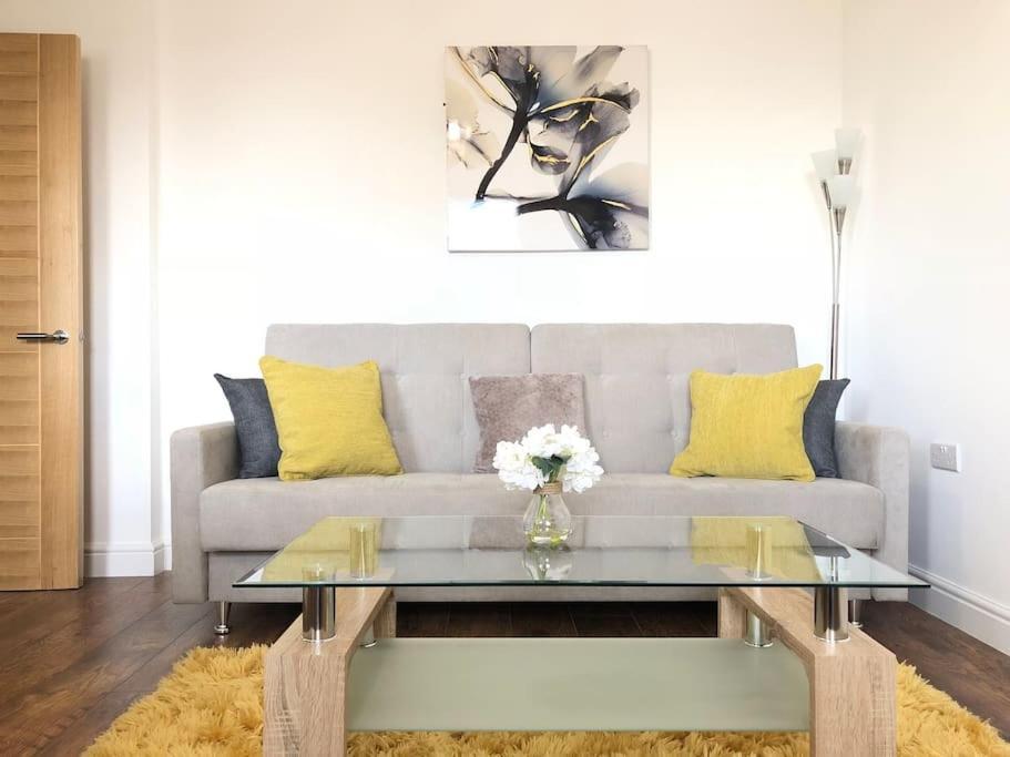 City Apartments By Elegance Living Peterborough Ruang foto